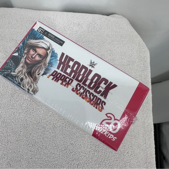 WizKids Headlock Paper Scissors Card Game New Sealed Ages 12+ - Picture 7 of 7